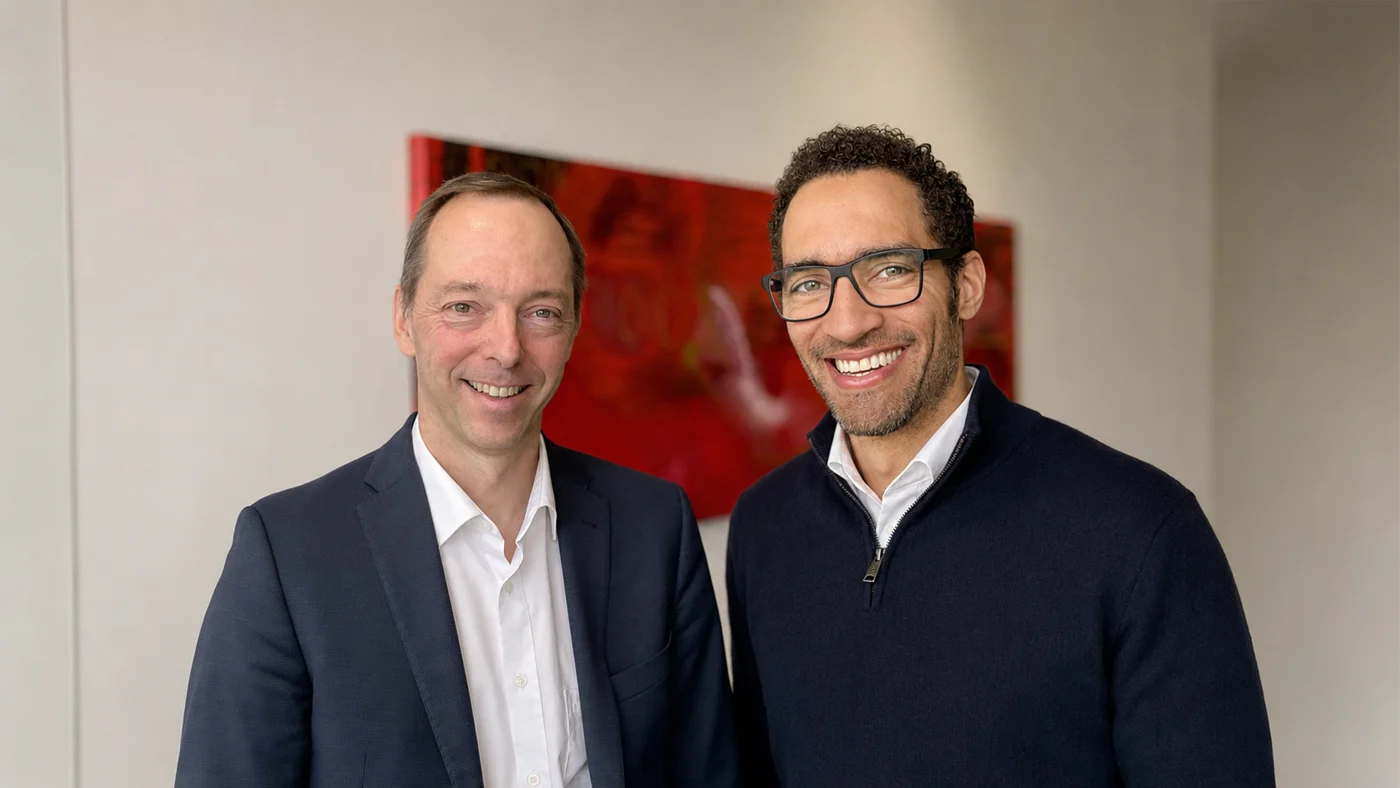 Björn und Steven, die Gründer von Hidden Champions AI, gemeinsam im Büro